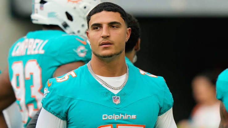 Dolphins' Jaelan Phillips Suffers Knee Injury, Exacerbating Defensive Woes