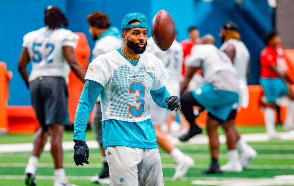 Odell Beckham Jr. Takes a Moment to Pray Before First Dolphins Practice