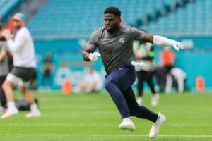 Dolphins Star Dealing with New Foot Injury Ahead of Cardinals Clash